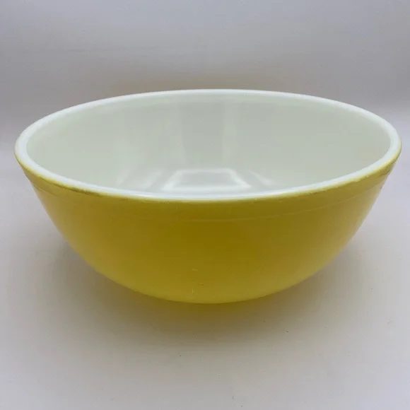 Pyrex Yellow Mixing Bowl #404 Primary Colors 4 Qt Large Nesting MCM Vintage - Picture 2 of 7